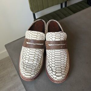 Freebird Monalisa - Cream and Brown Loafers